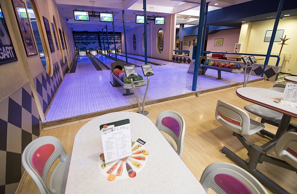 Bowling bar