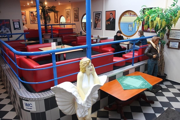 Bowling bar