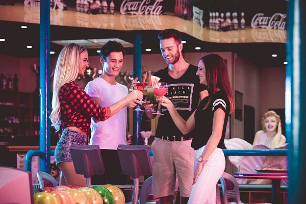 Bowling bar